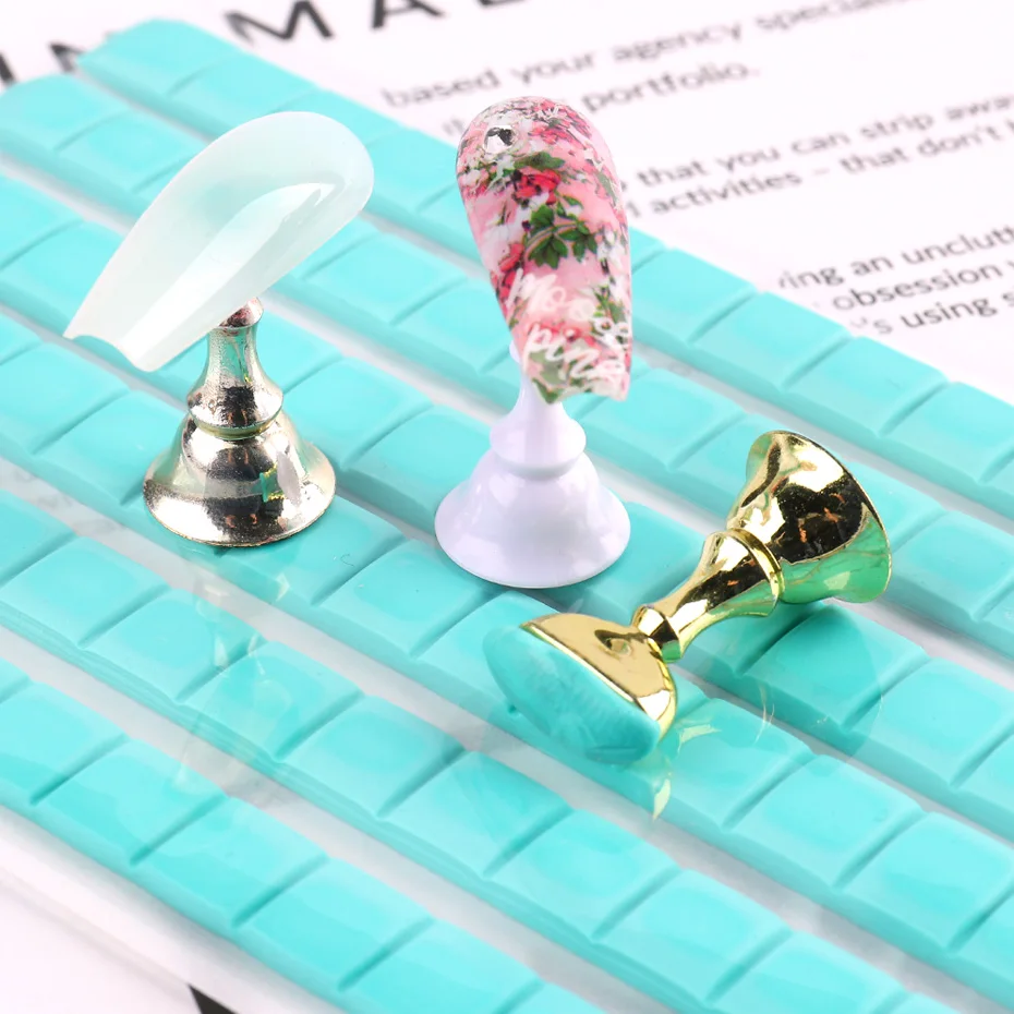 1 Pack Nail Adhesive Glue Clay Stick Removable Reusable Clay Stand Holder Display Tips Nails Art Practice Tools Manicure NT1783