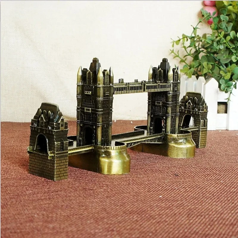 Antique Bronze London Statue Tower Bridge Landmark Model Metal Figurine World Landmark Architecture Home Decoration