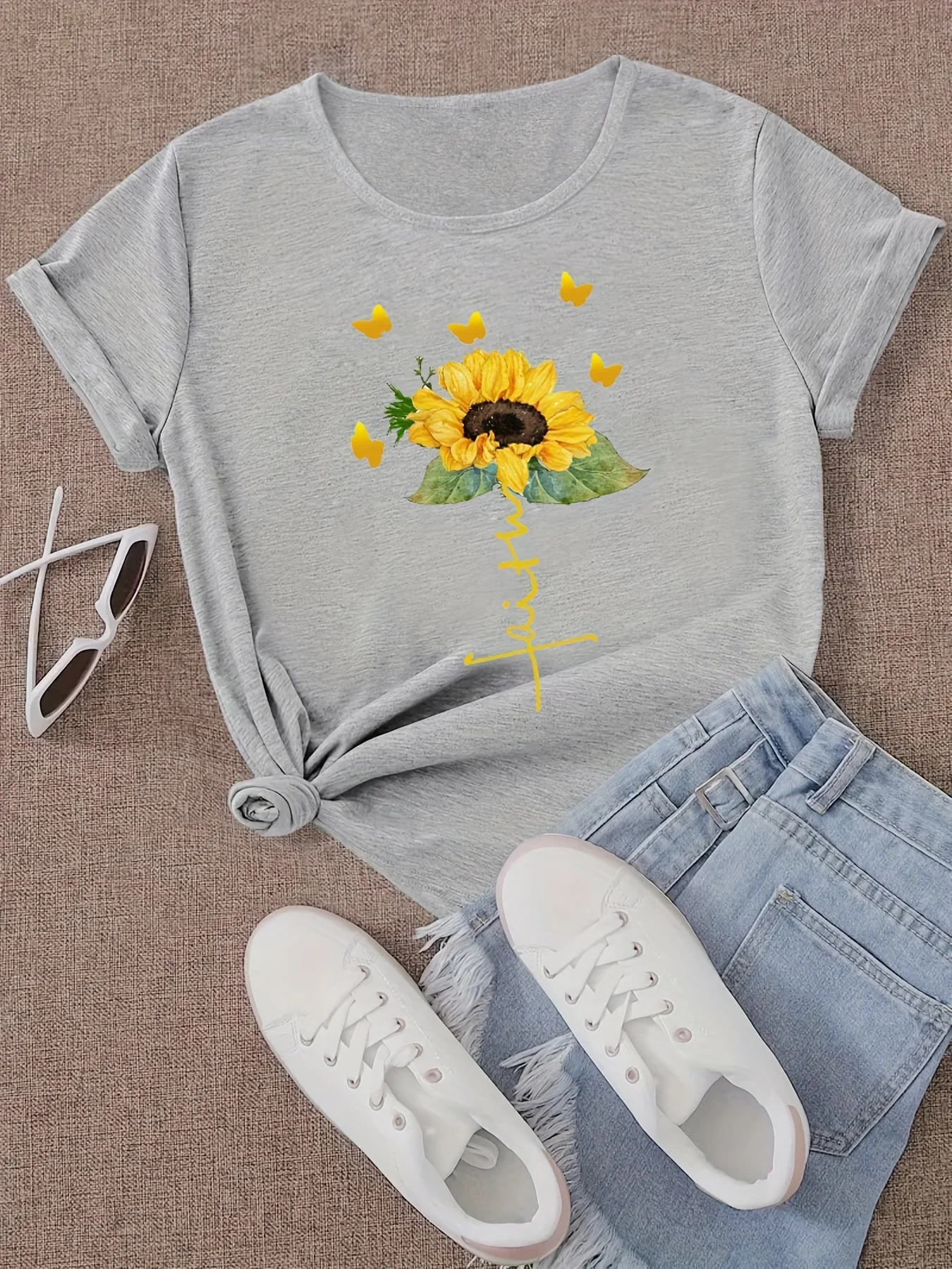 T-shirt casual con grafica girasole girocollo lettera stampata top sportivo estivo da allenamento manica corta Harajuku da donna casual