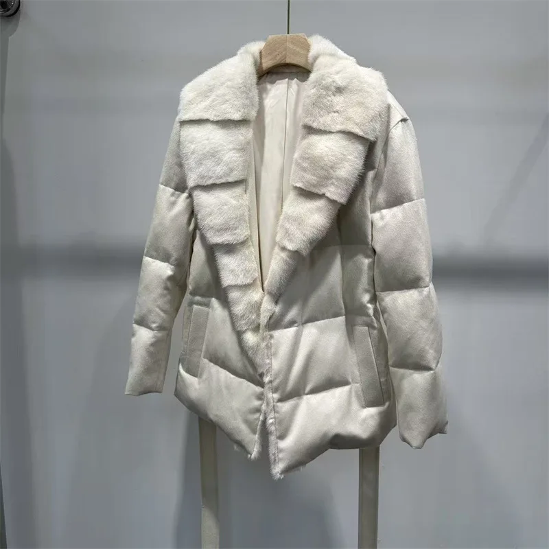 معطف نسائي متوسط الطول بياقة من فرو المنك وربطة خصر مع زخرفة من الفرو المرقعة #1