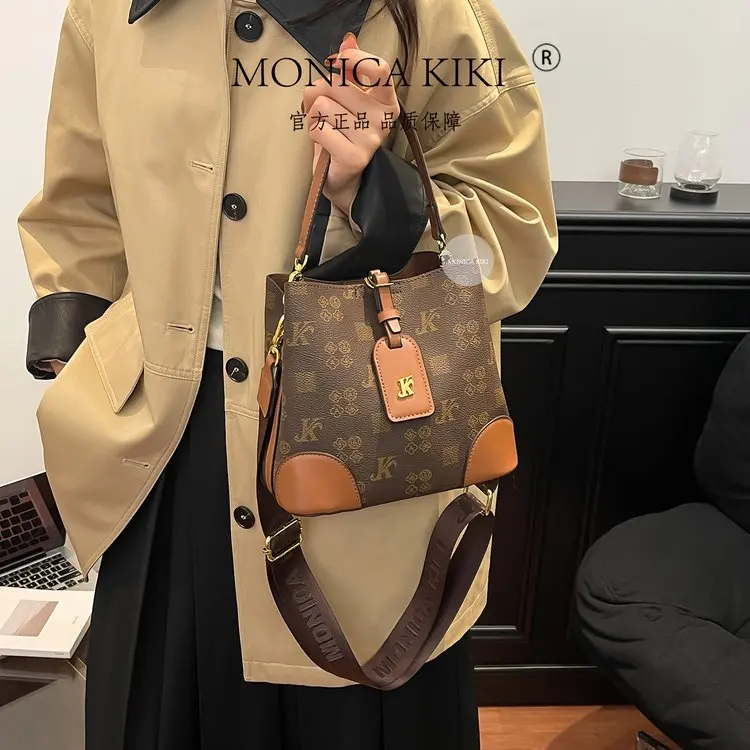 classic-designer-paris-letter-logo-fashion-diaper-bags-women's-minimalist-elegant-large-capacity-commuter-tote