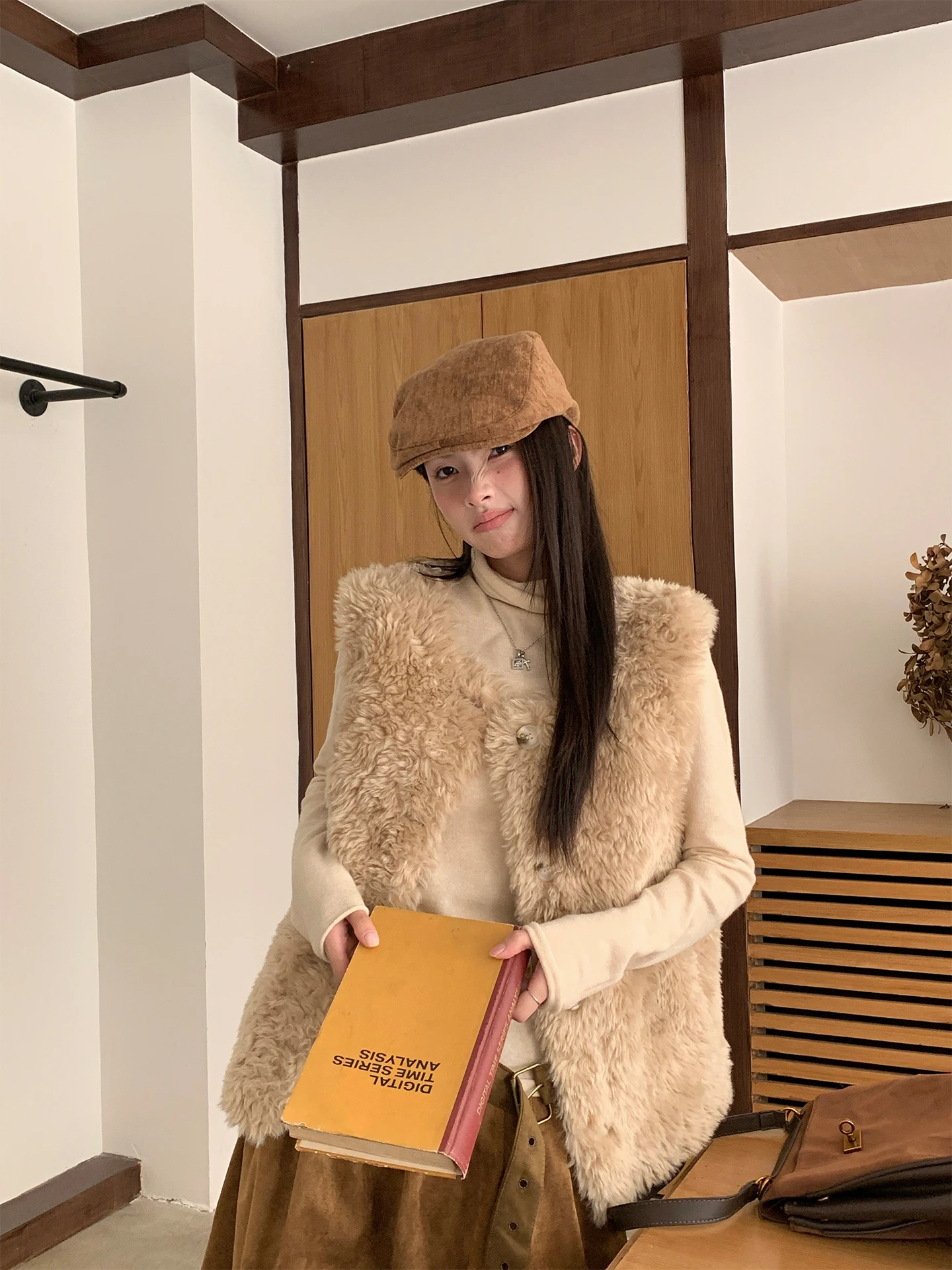 

Su San San Women's Lamb Fur Vest Autumn Winter New Sle Outerwear Fluffy Top Layering round Ne Single Button Closure