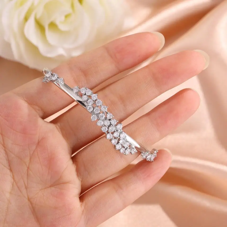 ZAKOL Luxuriöses, rundes, stapelbares Armband mit kubischen Zirkonia-Steinen für Damen und Mädchen, für den täglichen Gebrauch, exquisites Hochzeits- und Party-Schmuckgeschenk – Detail 3