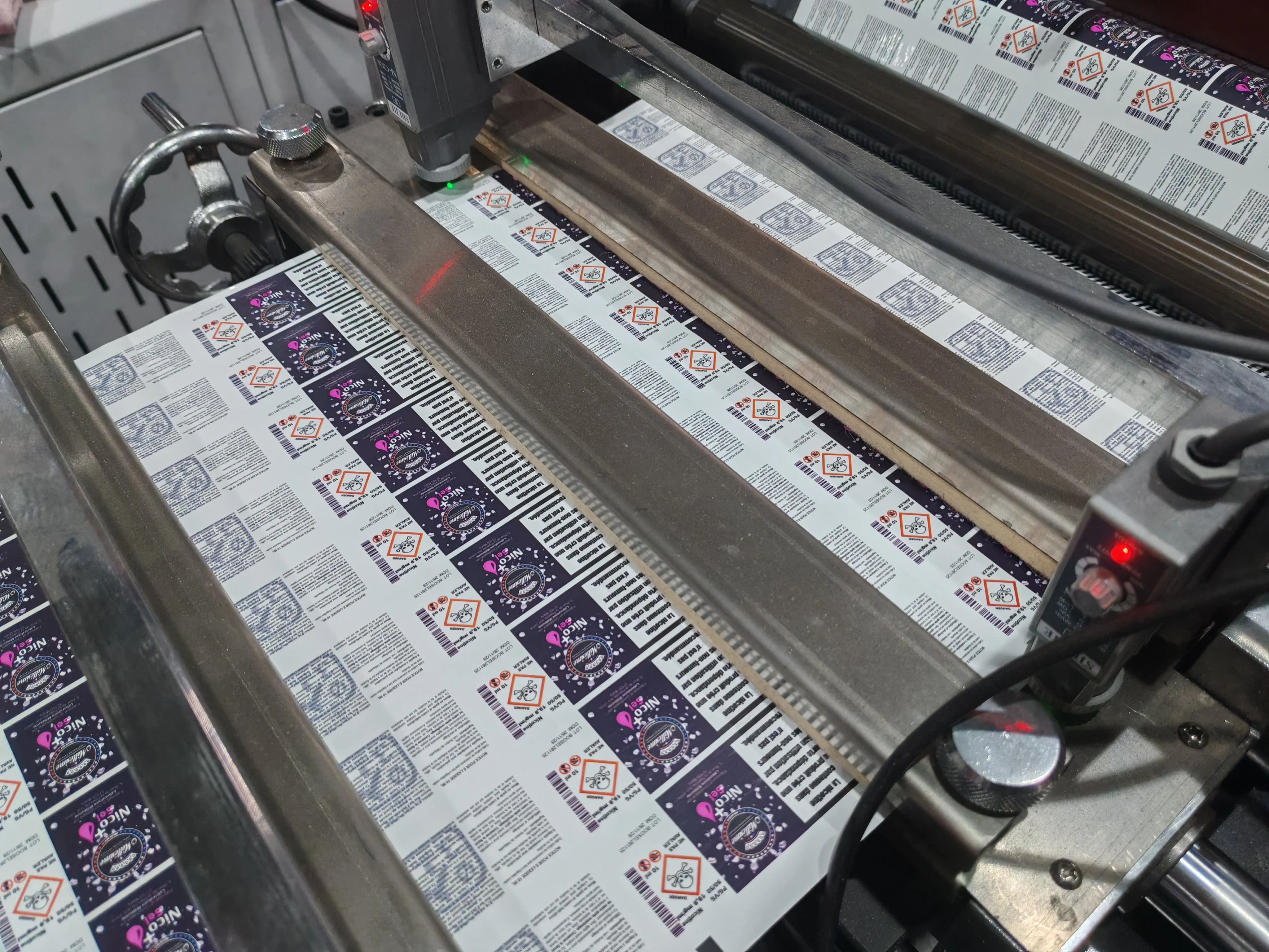 MQ-350A Self-Adhesive Label Die Cutter Flat Bed Adhesive Sticker Die Cutting Slitting Machine