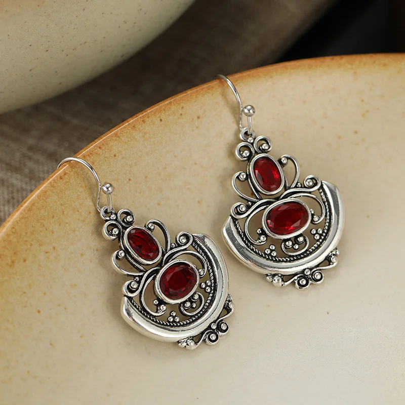 Damen Vintage Ohrringe mit Hohlmuster, rote Zirkonia-Einlage, Trend-Ohrringe im Bohemian-Stil, Schmuck