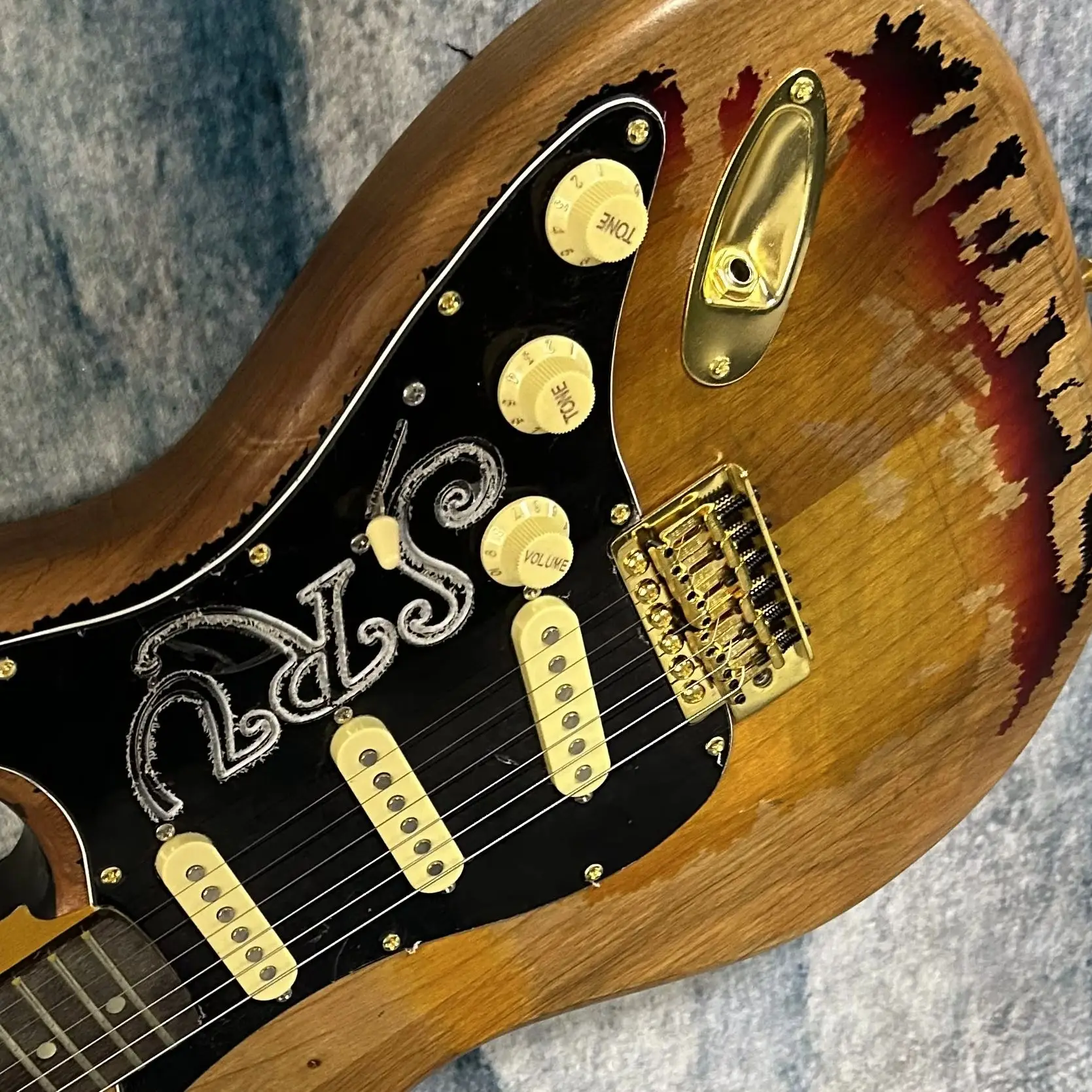 Hot Sale Aged Electric Guitars Alder Body Vintage Sunburst Version