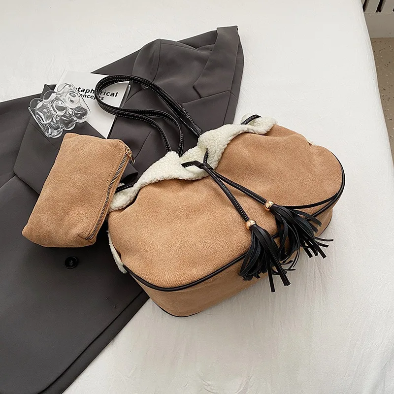 Tote New Winter Plush Large Capacity Fashion Casual Retro Commuter Underarm Bag Purses and Handbags for Women Sweet  All-match