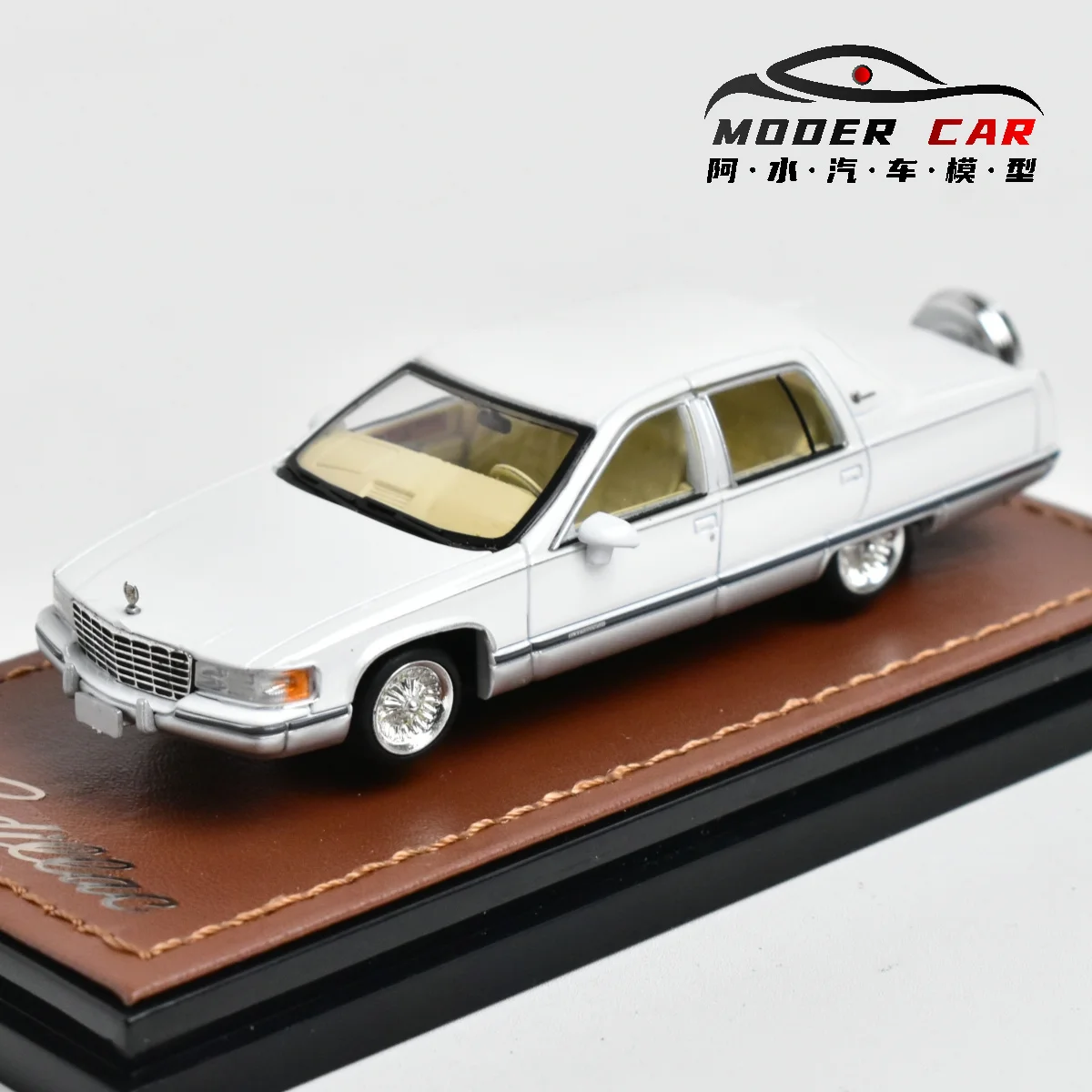 GOC 1:64 Fleetwood  Naiska Diecast Model Car