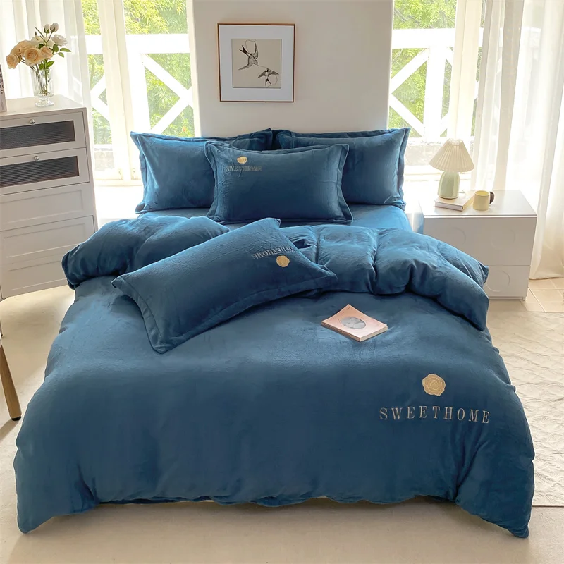 

Autumn and winter double bed four-piece set, machine washable, complete bedding set, 2 pillowcases, 1 duvet cover, 1 sheet.
