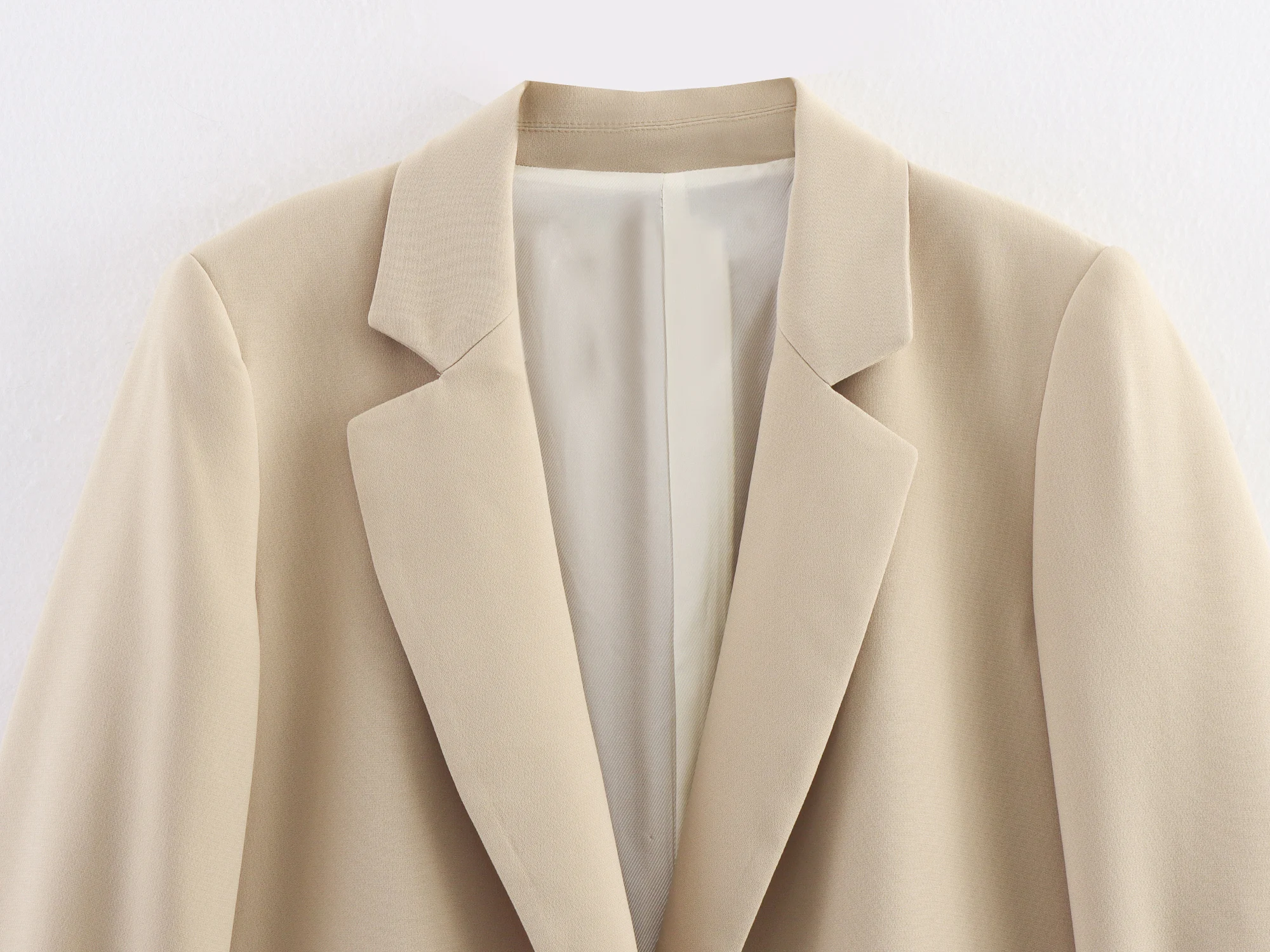 KONDALA 通勤レディース エレガントブレザー ストライプカフス シングルボタンブレザー 2025 春秋ファッション シンプルカジュアル オフィスレディブレザー