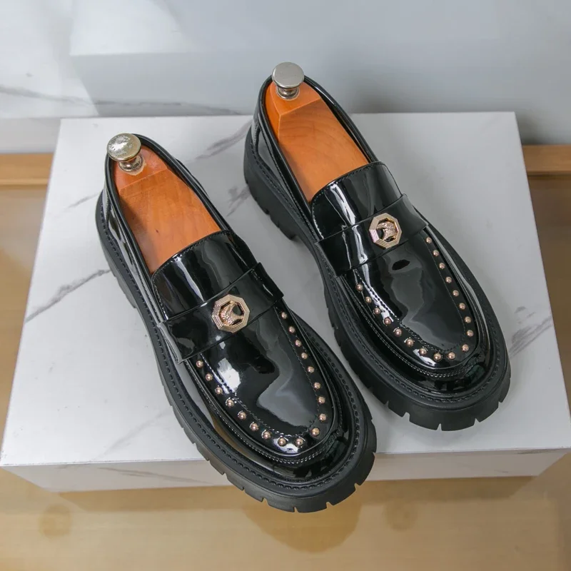 

2025 Mens Hot Selling Decorative Rivet Rock Style Leather Shoes Trendy Street Casual Shoes Personalized Commuting Business Shoes