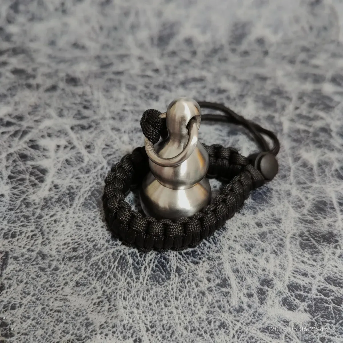 Gourd Bracelet Stainless Steel Emergency Survival Tool Window Broken Self-defense Personal Security Protection Suppiler