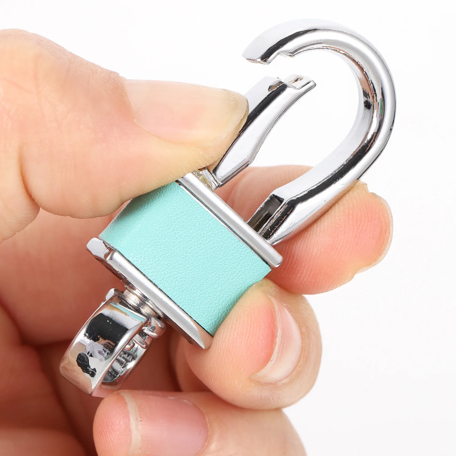 

4 шт., металлический брелок-карабин, сверхмощный зажим для ключей, крючок для ключей от машины, уличный брелок для ключей, держатель, брелок-карабин