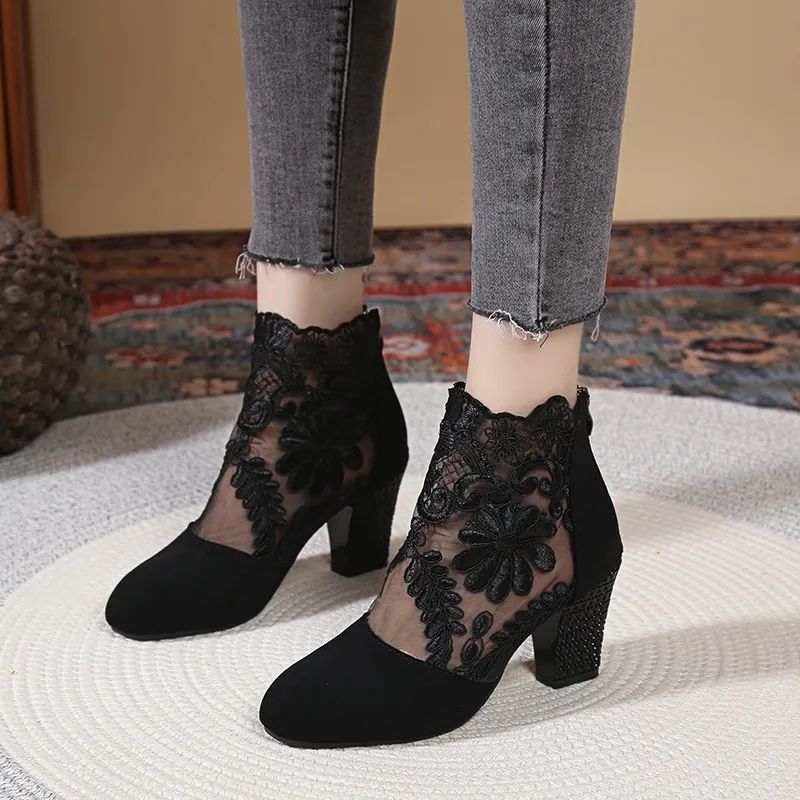 Sommer Damen Stiefeletten heißer Verkauf atmen Mesh Stiefel Mode runde Zehen Reiß verschluss Damenschuhe süße Blume High Heel Stiefeletten Zapatos