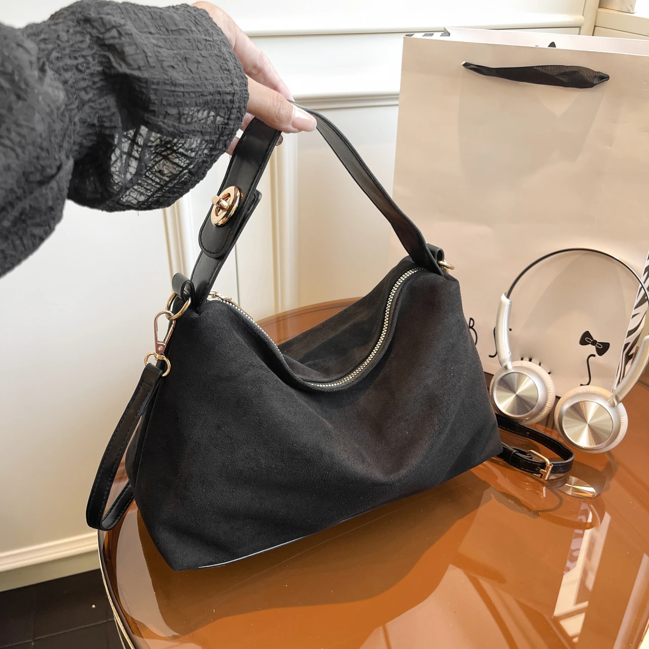 

New early autumn shoulder bag female retro tramp purse solid color suede handbag with inner bag work shopping bag.Handbags