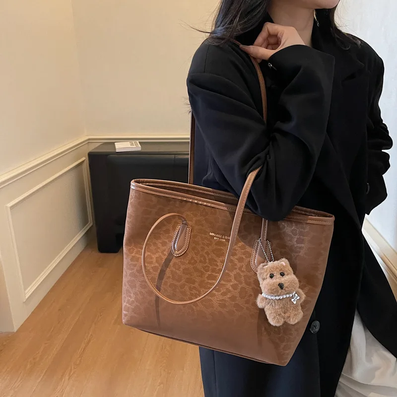 حقيبة يد عصرية جديدة لعام 2025 للنساء، محفظة كتف كلاسيكية تحت الإبط، حقيبة يد ريترو ذات سعة كبيرة، واسعة وأنيقة #2