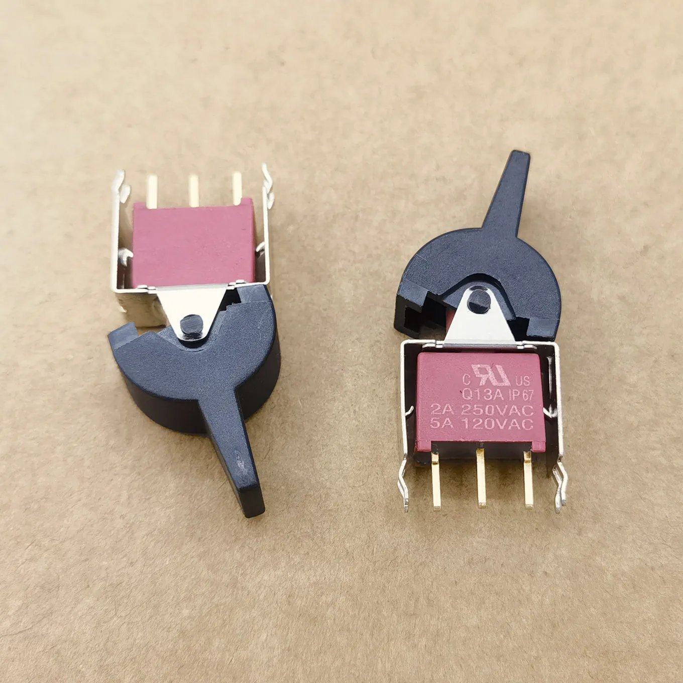 

Оригинальный новый 100% водонепроницаемый Кронштейн для пылезащитного ремня с 3pin 2 переключения передач встряхивающий рычаг переключатель Q13A Позолоченные ножки