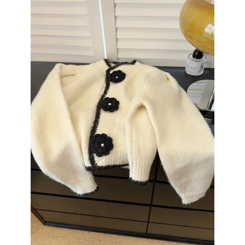 

Sweet Retro Black White Flower Short Sweater 2XL Women New Spring Fall Long Sleeve Casual Knit Cardigan Celebrity Knitwear Tops