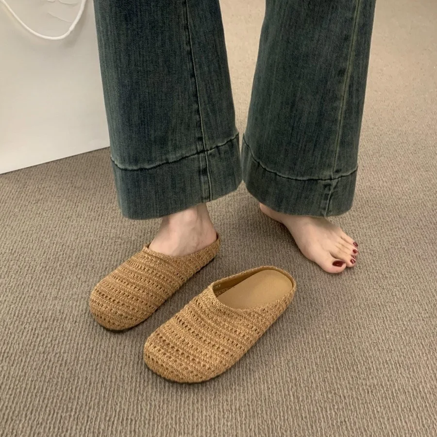 

The 2025 New Hand-woven Perforated Breathable Flip-top Half-slippers for Women Wear Roman-style Thick-soled Mules on The Outside