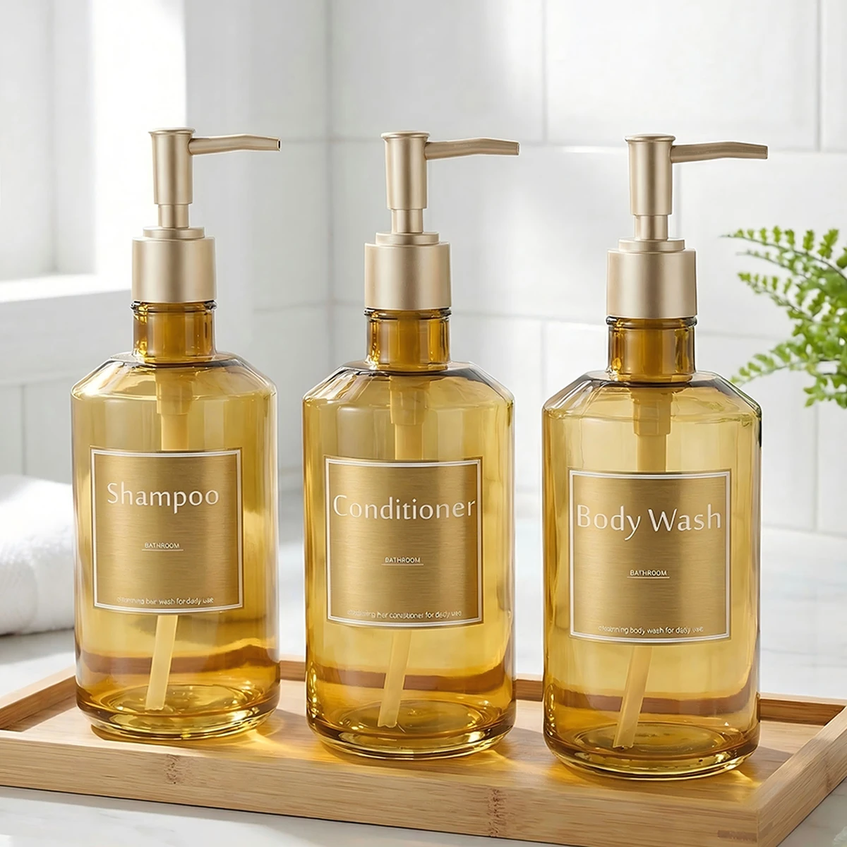 Conjunto de 3 Frascos Dispensadores de Sabonete para Chuveiro com Etiquetas Impermeáveis, Frascos Dourados de Luxo para Decoração de Banheiro de Hóspedes para Shampoo e Condicionador