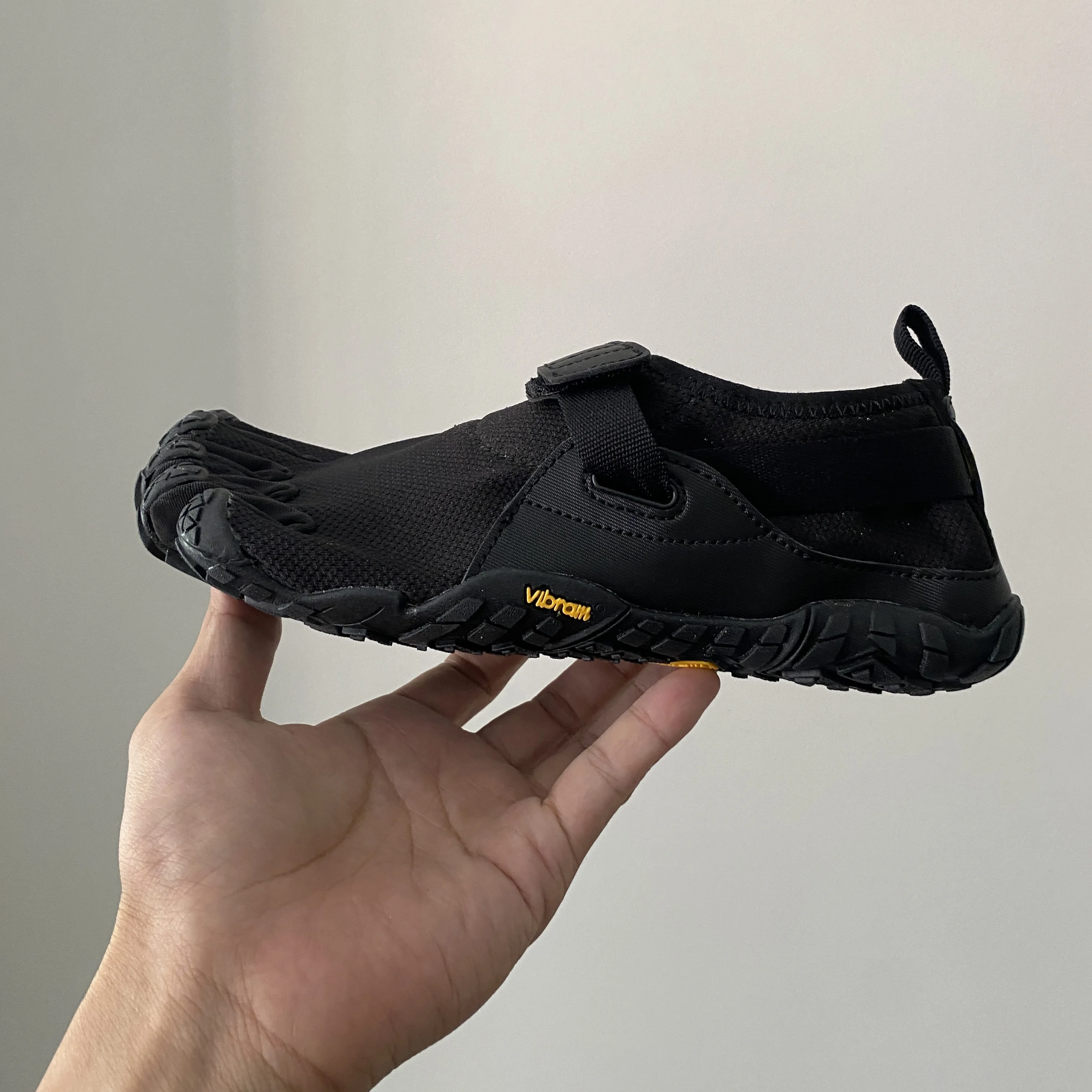 professional-unisex-lightweight-weightlifting-shoes-non-slip-soft-sole-hiking-shoes-design-five-toe-yoga-fitness-shoes