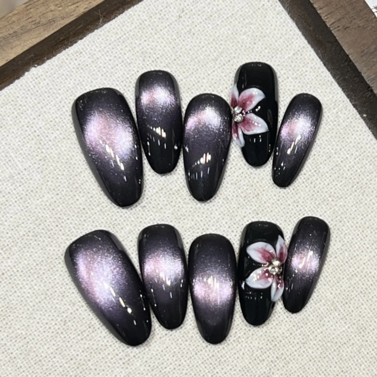 

10pcs Simple Handmade Press on Nails Tips Purple Cat's Eye Flower Design Mid-length Oval False Nail Art Wearable Black Fake Nail