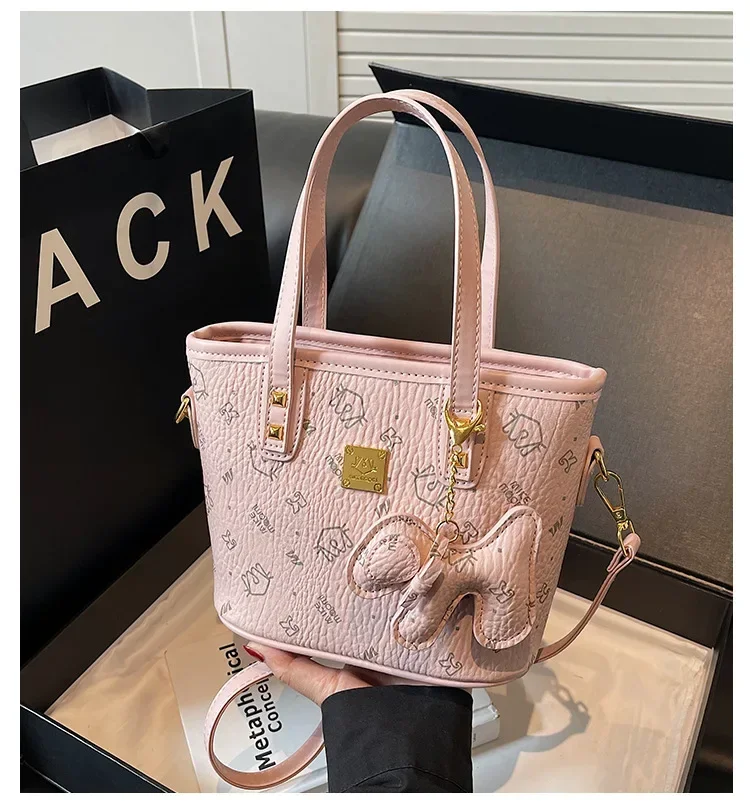 

Simple and Casual Handbag, 2025 New Style, Fashionable for Work and Commuting, Versatile Bucket Bag
