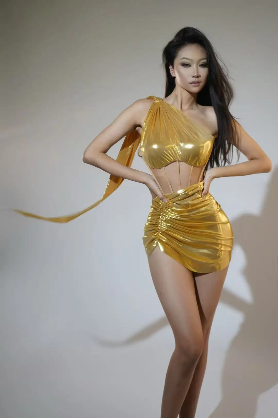 

Золотая блестящая дизайнерская чувственная юбка с изображением рыбьей кости, наряд для выступлений, клубный танцевальный бар, сексуальный ансамбль, платье для концертной танцовщицы Y019