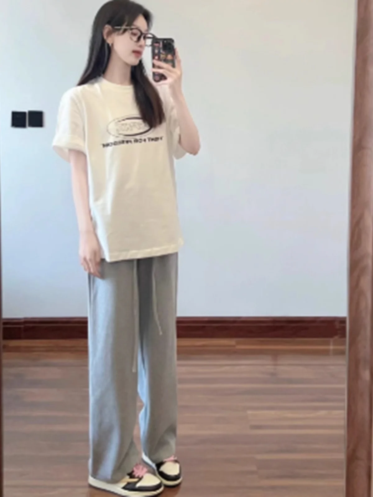 

Fashionable Casual Letter T-Shirt And Loose Pants Two-Piece Set for Women Summer Street Style College Wind Ensemble