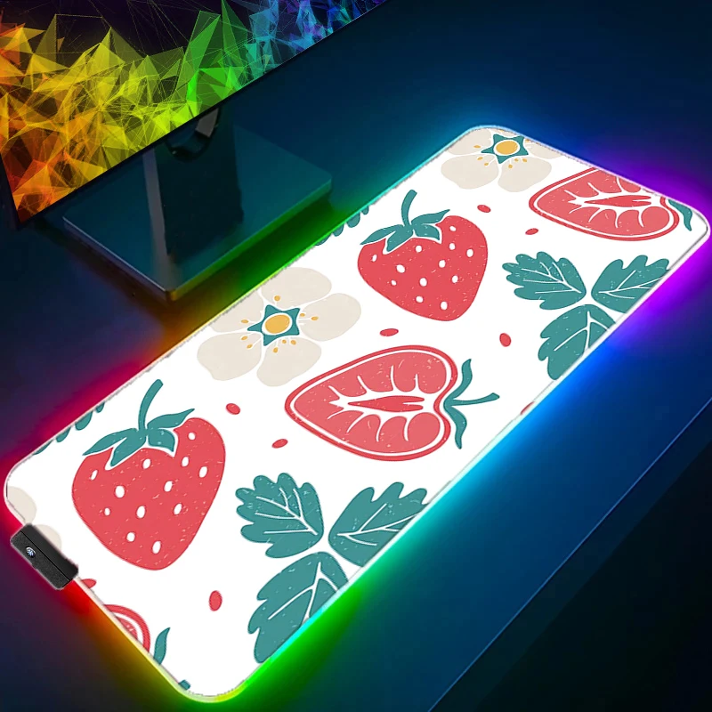 Alas Mouse LED RGB Alas Meja Alas Main Anime Pola Stroberi Alas Mouse Gaming Komputer dan Kantor Alas Keyboard Kabinet Gamer