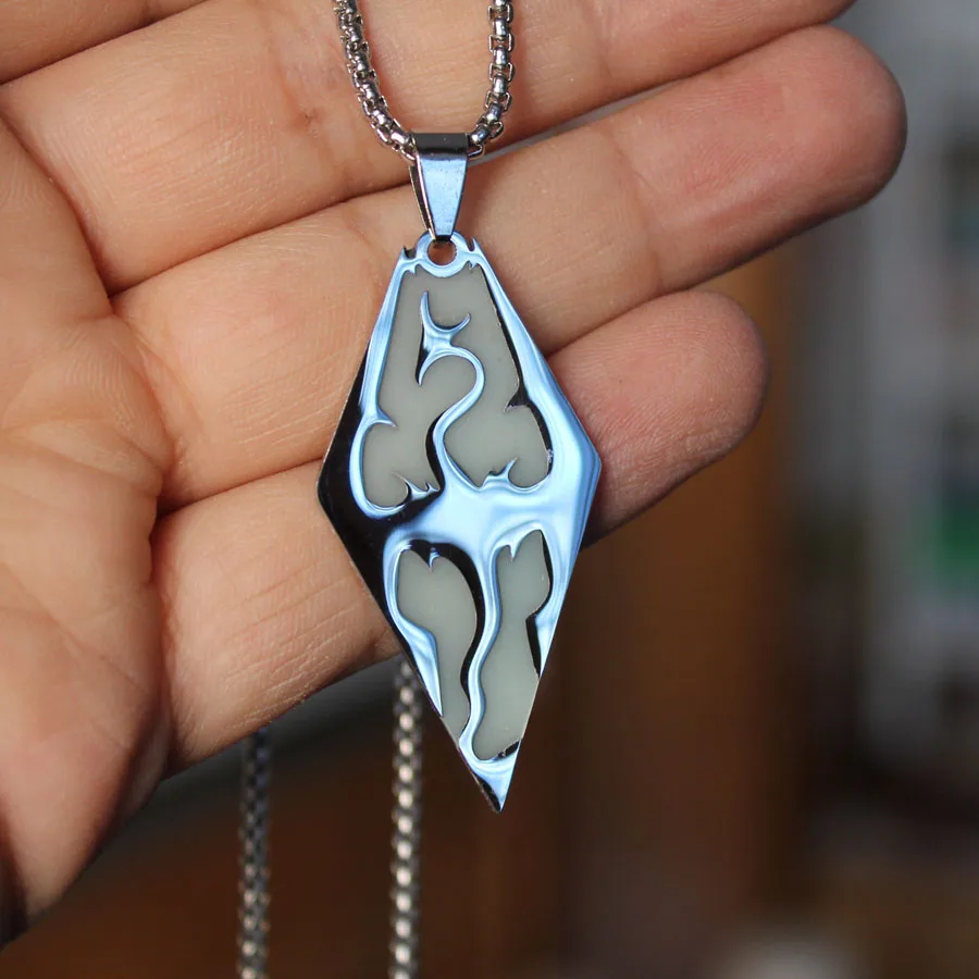 Dragon keychain glowing Dragon keyChain Fashion Jewelry Pendant glow in the dark car key chain Bag pendant