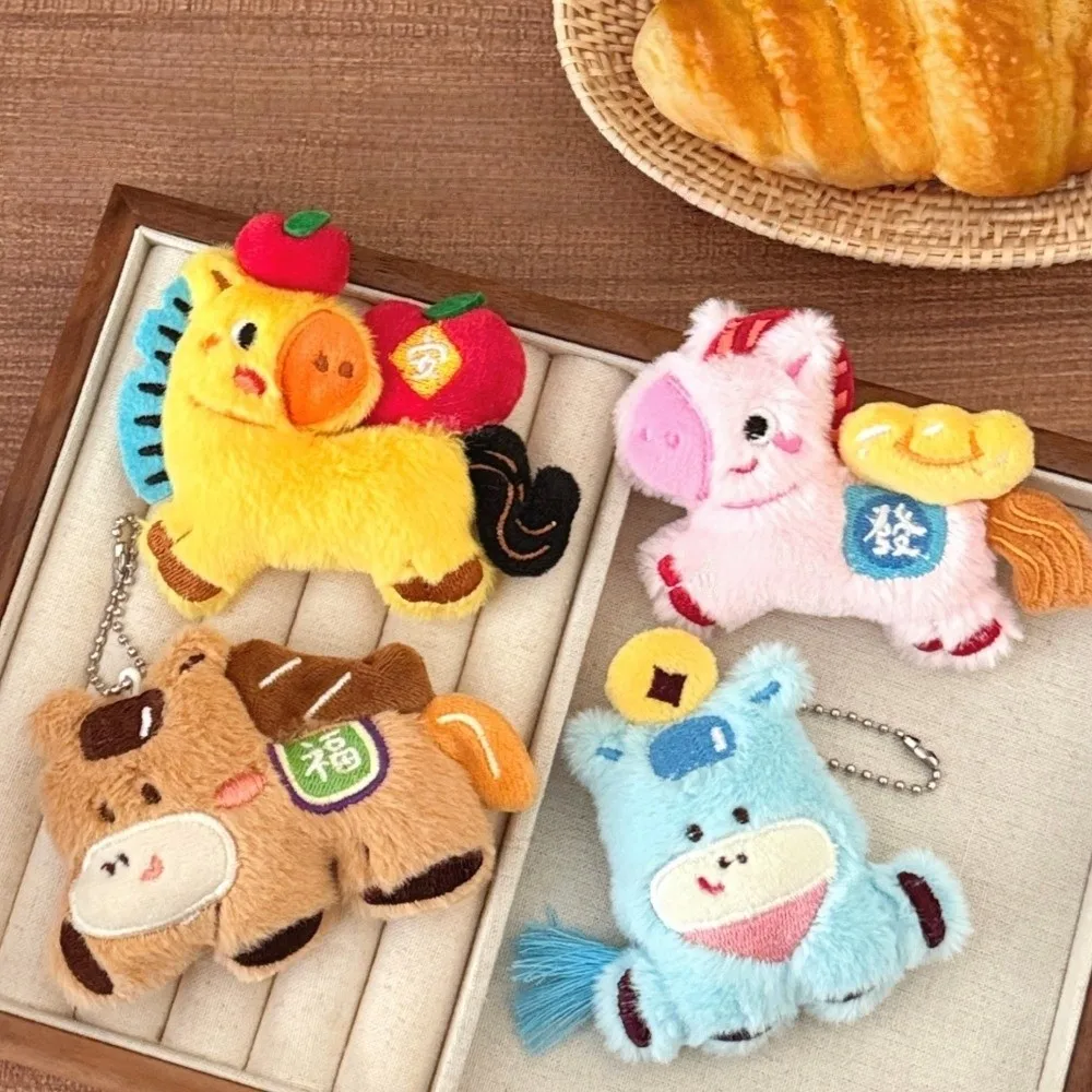 الكرتون 2026 سنة الحصان الحصان قلادة المفاتيح التطريز محشوة الحيوان الحصان Kawaii محاكاة المهر تمثال حقيبة الطالب #4