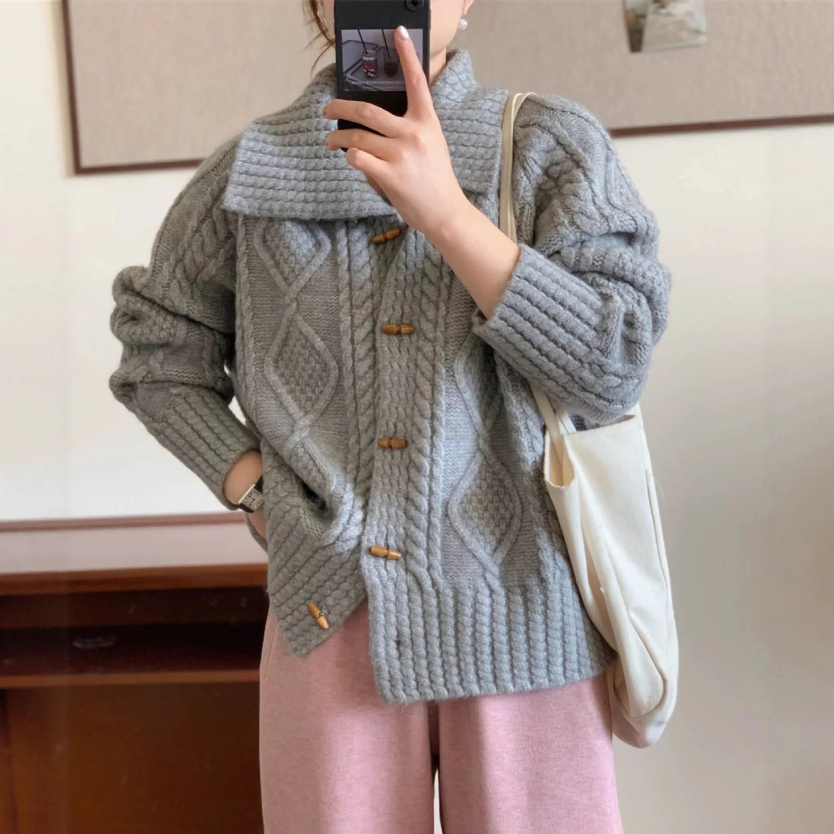 

Autumn Winter New Arrival Korean Style Open Cardigan Top Coat Soft Cozy Knitted Sweater with Twist Pattern Lazy Style Sweetness