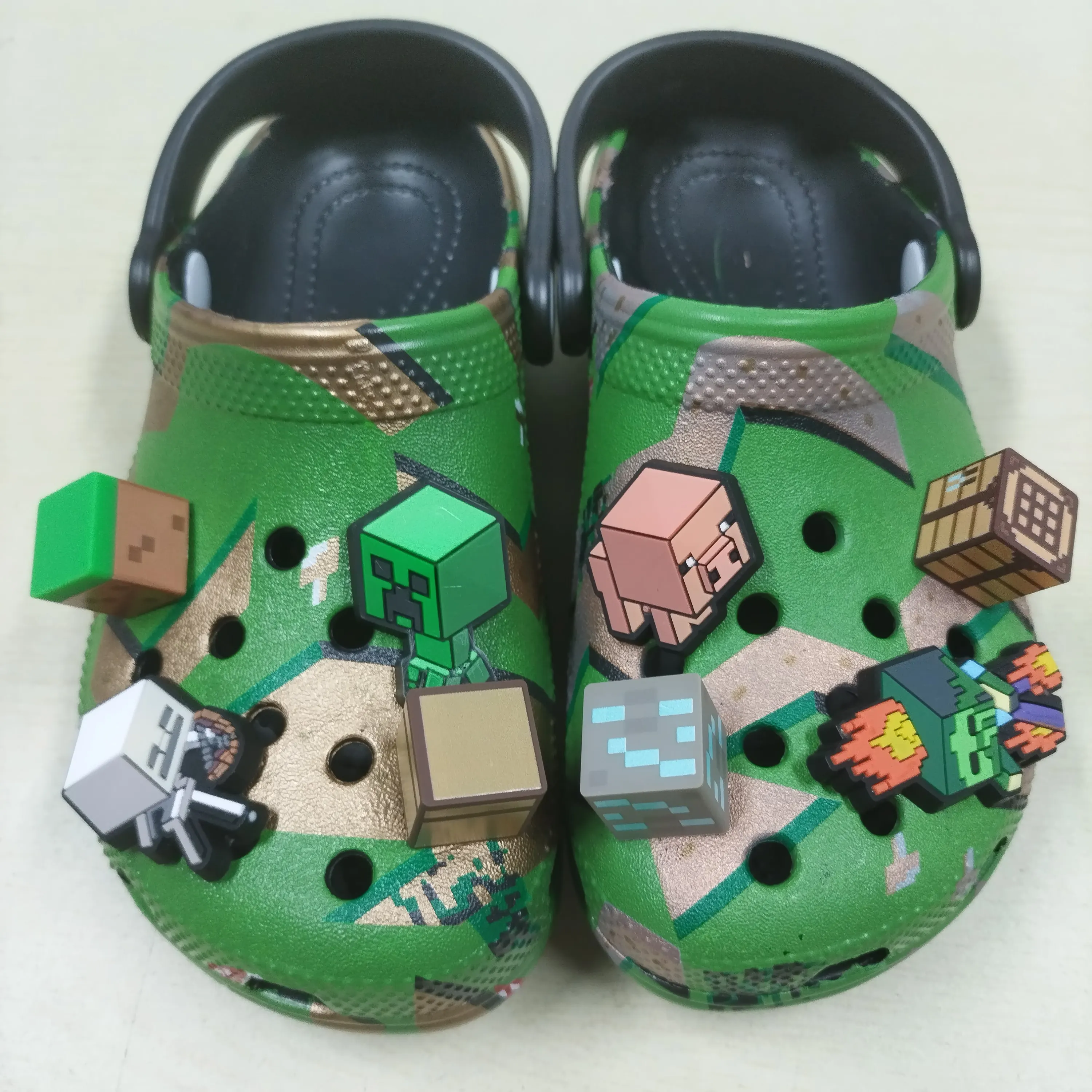 

Summer New Hole Shoes Cartoon My World Series Comfortable Flat Bottomed Beach Slippers Anti Slip Outdoor Leisure Birthday Gift