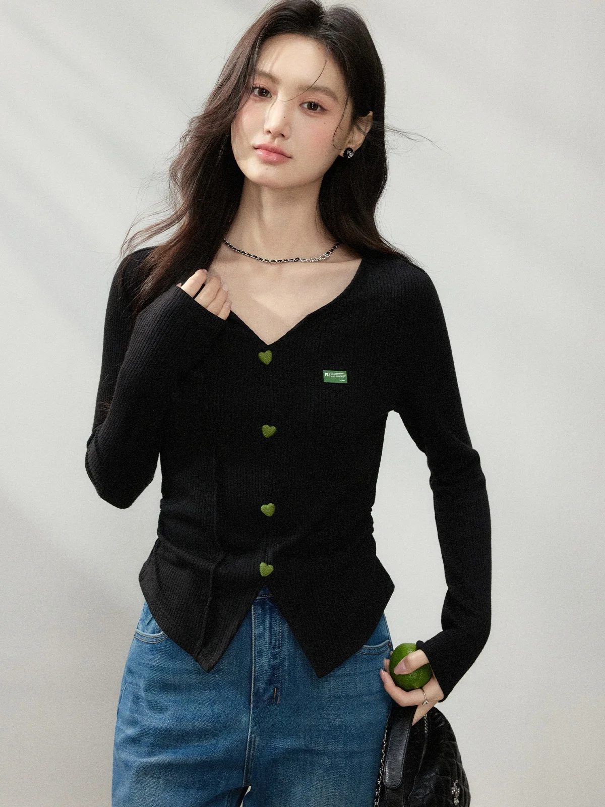 

Spring 2026 Women's Slim Fit V-Ne Long Sve Knitted ort T-irt High Waist Design Casual Faion Small Fraance Sle