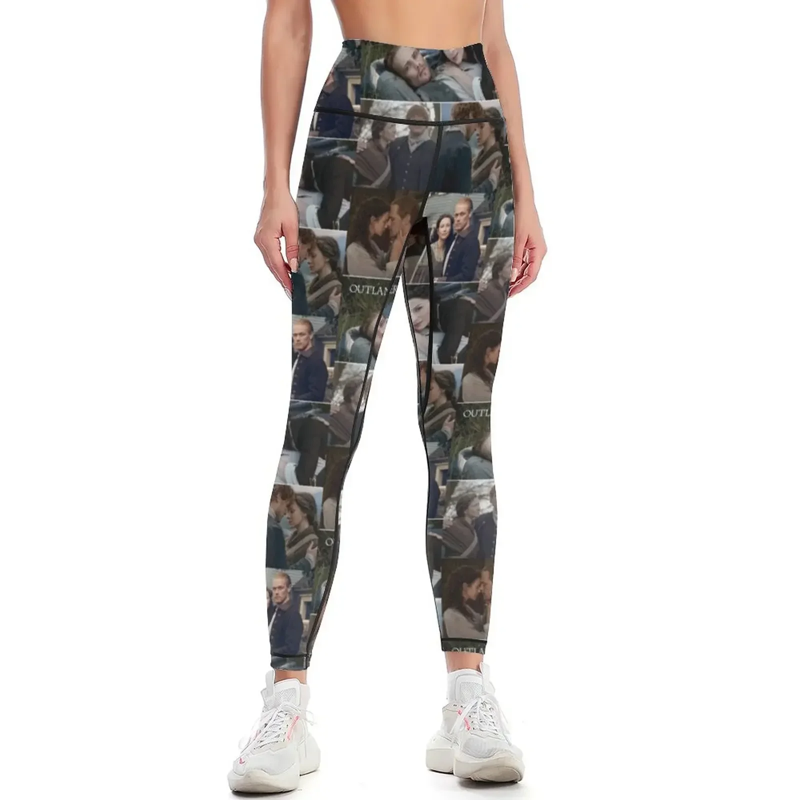 

Outlander TV Series Lovers Jamie Fraser and Claire Fraser Loving Moments Valentines Day Special Beautiful Aesthetic Col Leggings