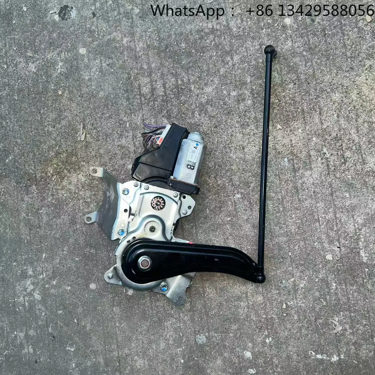 

In 2016 for Mitsubishi Outlander Disassembly of the Original Electric Tailgate Motor During Vehicle Removal