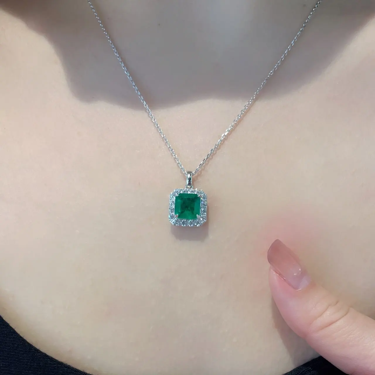 

CUMEE Classic Small Carat Square Cultivation Emerald Necklace for Women 925 Silver Gold-plated