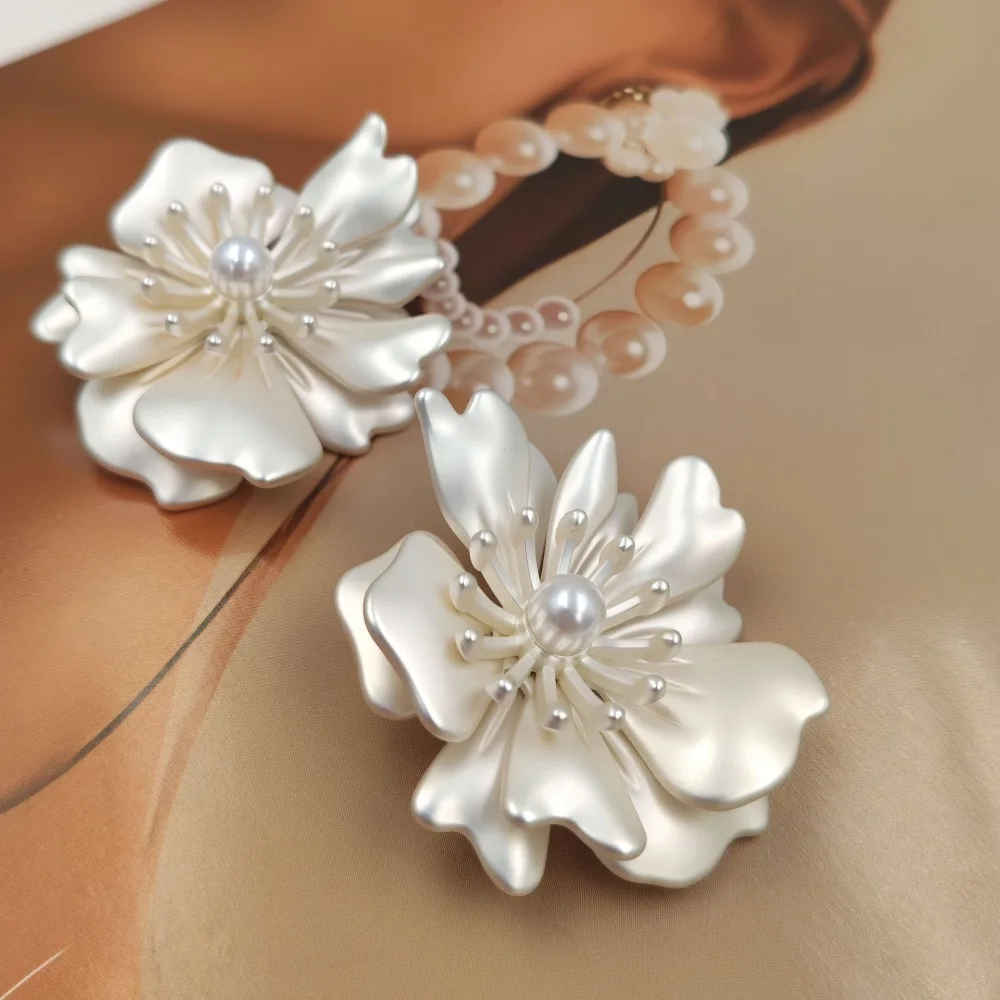 

44MM Pearl Camellia Shape Zinc Alloy Shank Buttons Large Coat Button Wool Fabric Decoration Accessories Sewing Supplies Sewn Scp