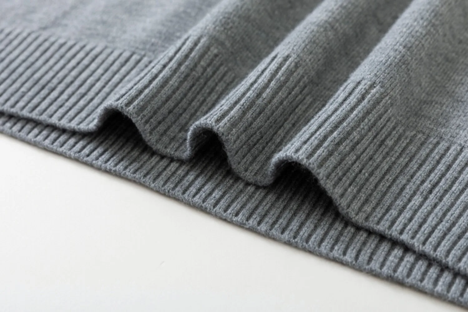 Men\'s Sweater Warm and Comfortable Long Sleeve Pullover Sweater Turtleneck Men Clothing