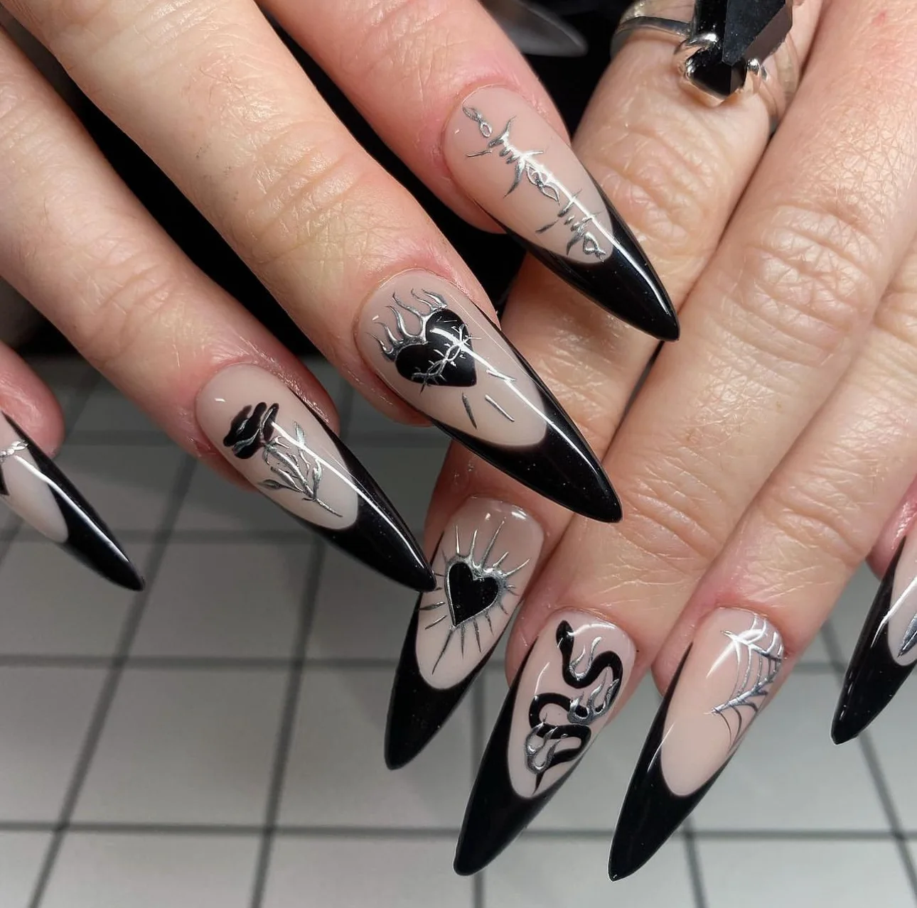 

Накладные ногти Y2K черные длинные заостренные, 24 шт.