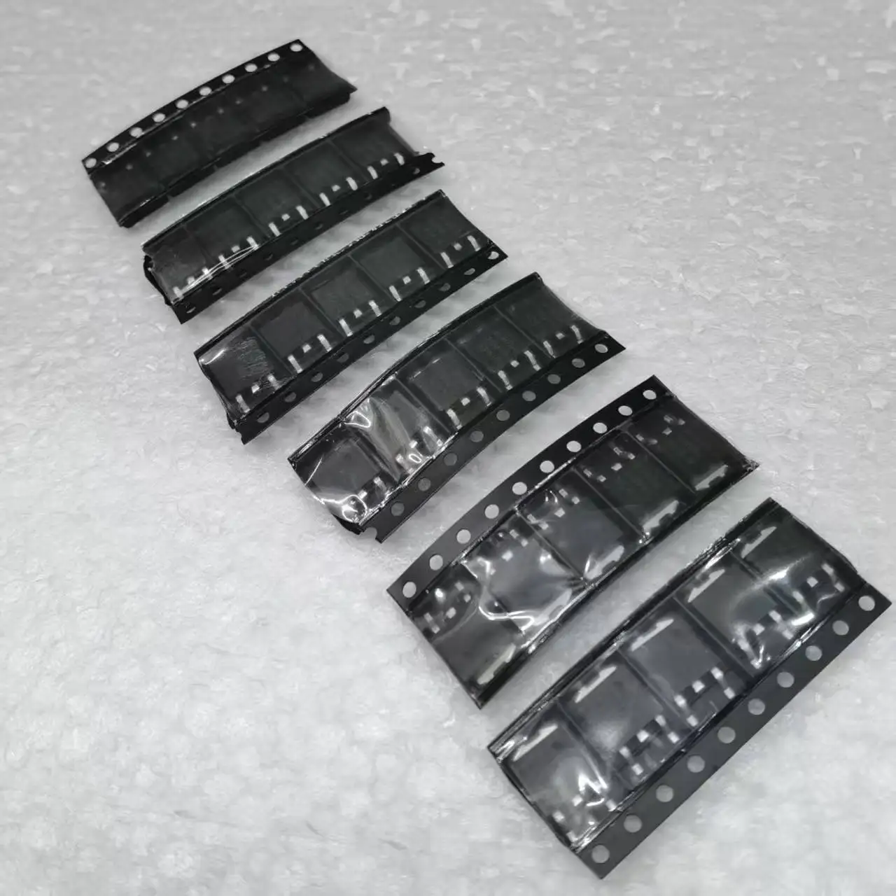 10pcs/30PCS  78M05 78M06 78M08 78M09 78M12 78M15 TO-252 NEW Three-terminal voltage regulator tube
