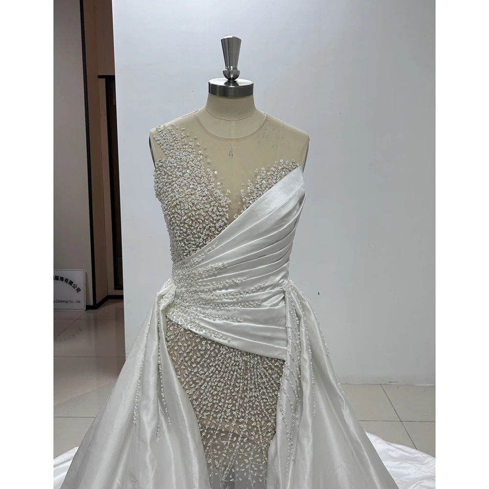 Vestidos de novia elegantes de satén con perlas blancas, vestidos de sirena con lentejuelas y cuentas con cuello en V a la moda, vestidos de novia de cola de corte plisados de lujo