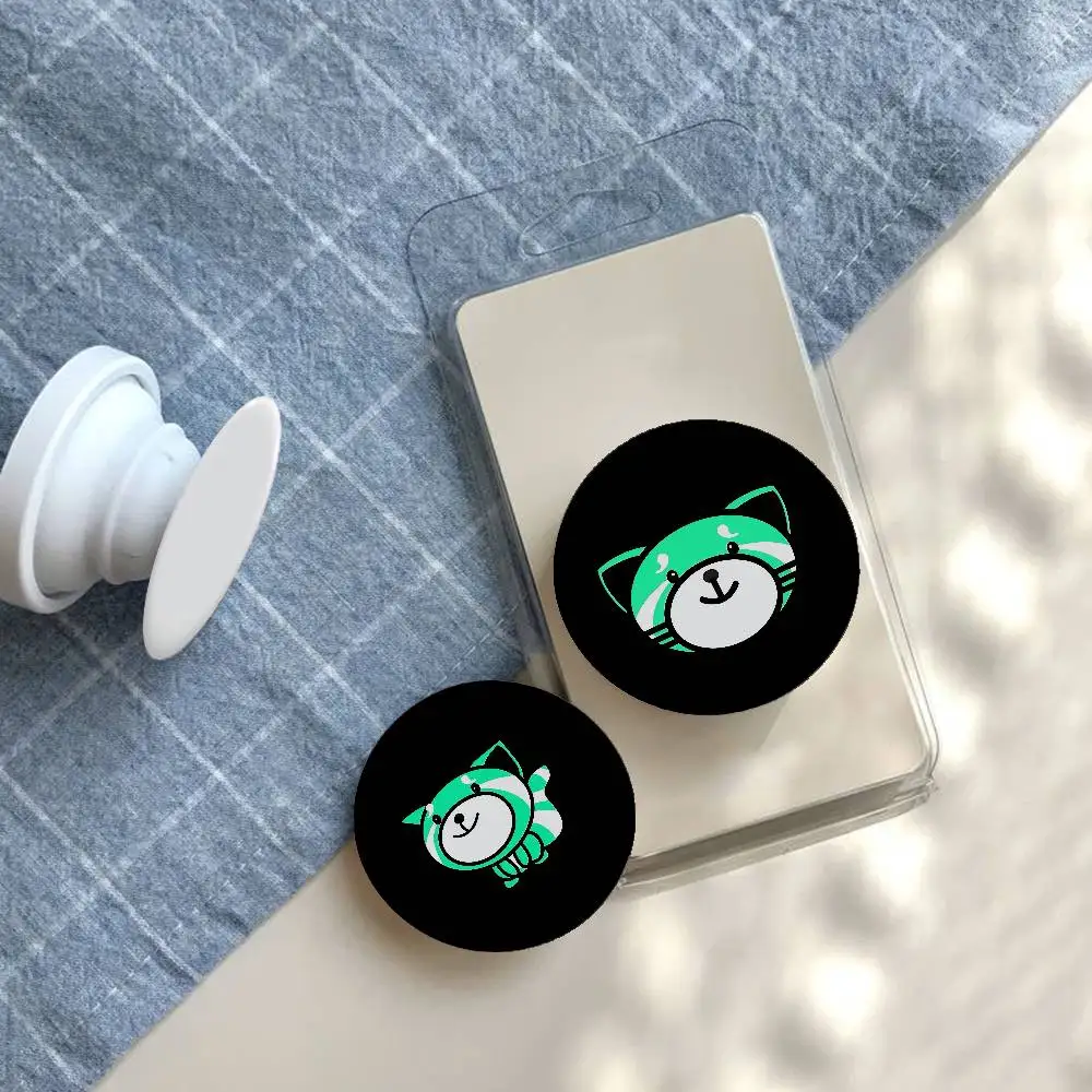 The Weeknd Kiss Land Round Exquisite Badge Brooches Creative Pins For Clothes Hat Backpack Gift Accessories