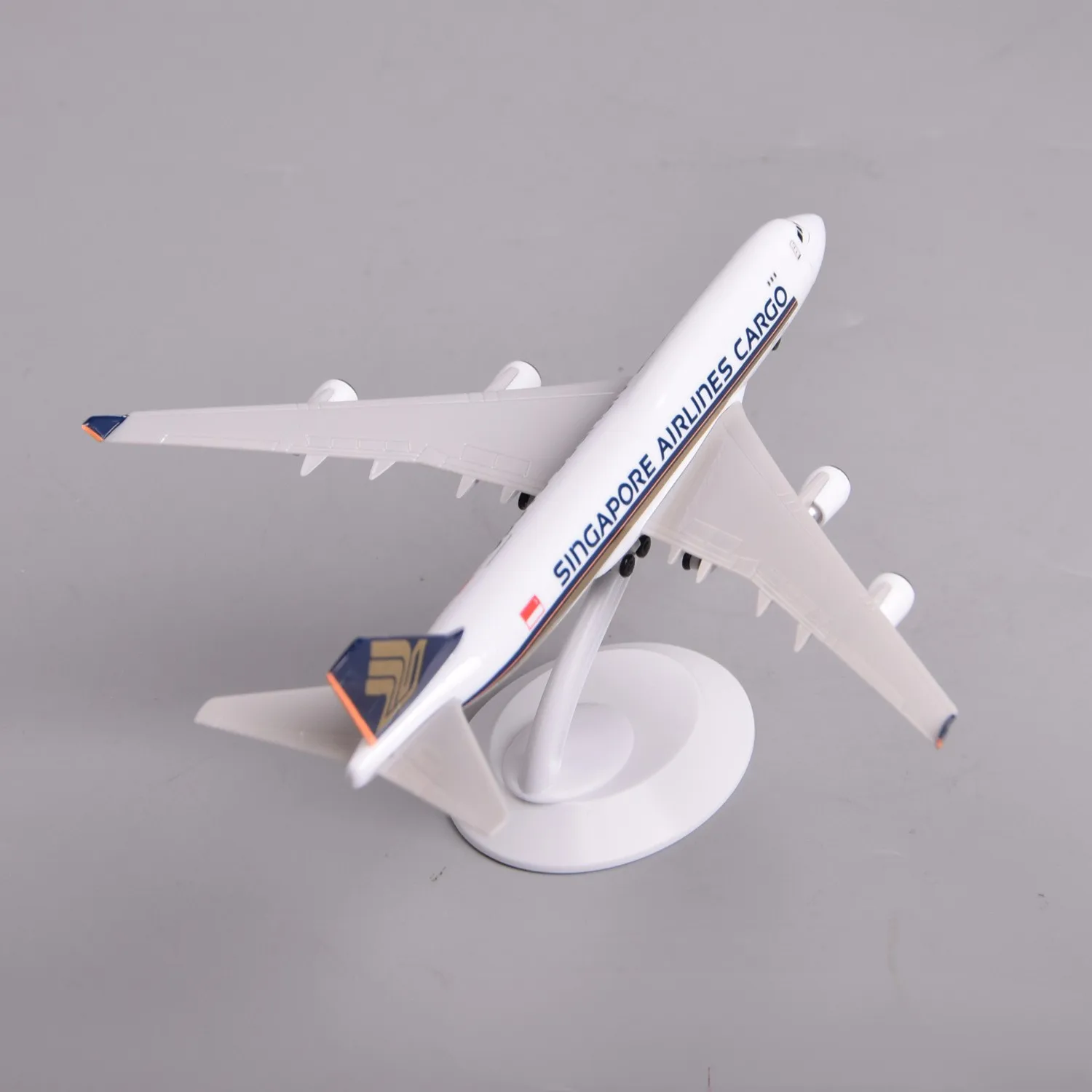 20cm Singapore B747 Cargo Airplane Model Kit Cabin Door Openable with Stand For Collections Displays or Boys And Adult Gift