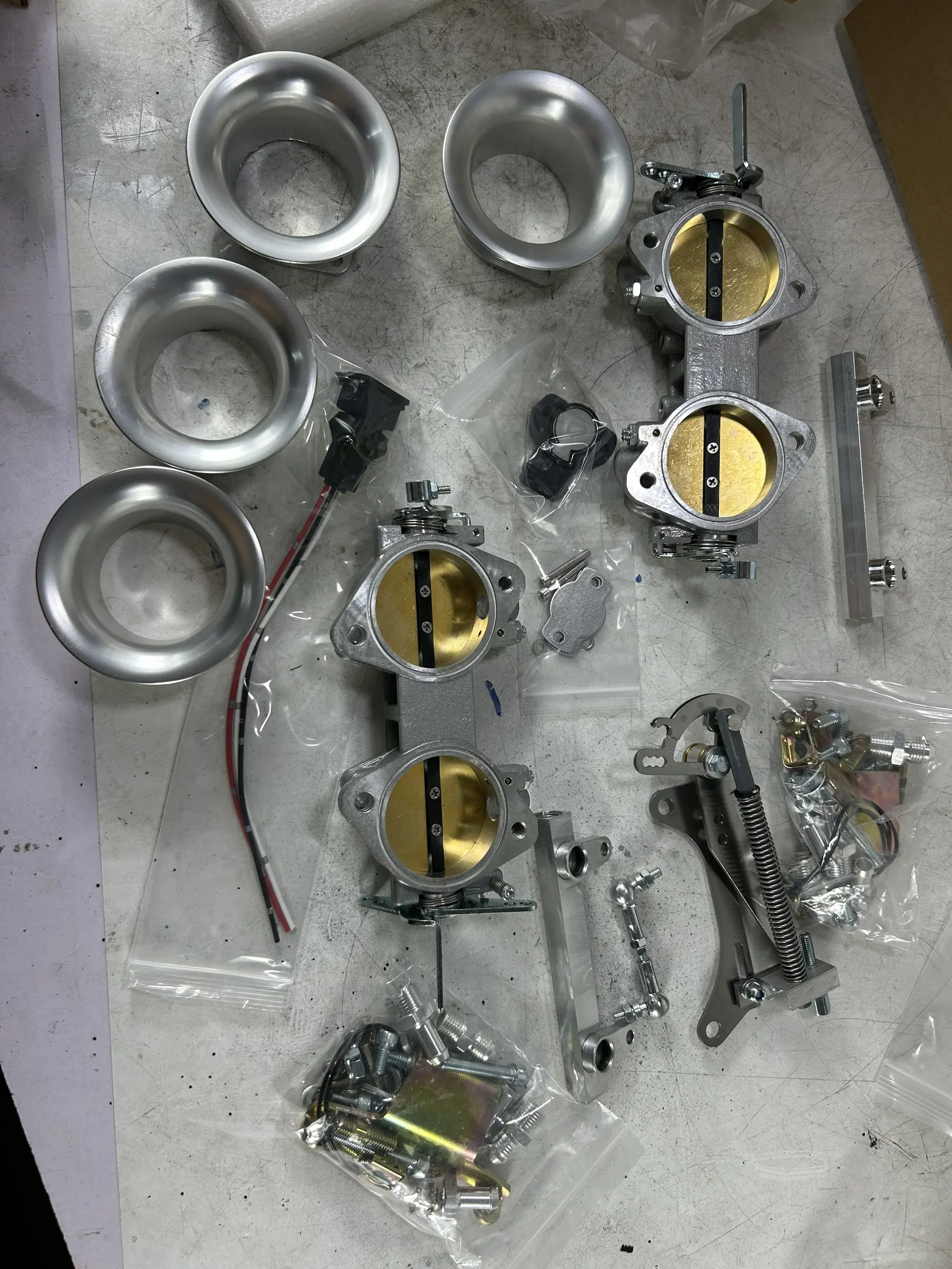 SherryBerg 52mm Bore 52DCOE Twin Throttle Body Injection+LINKAGE+AIR HORNS+TPS  KIT FOR Ford 2L Jenvey Weber DCOE EMPI Silvery
