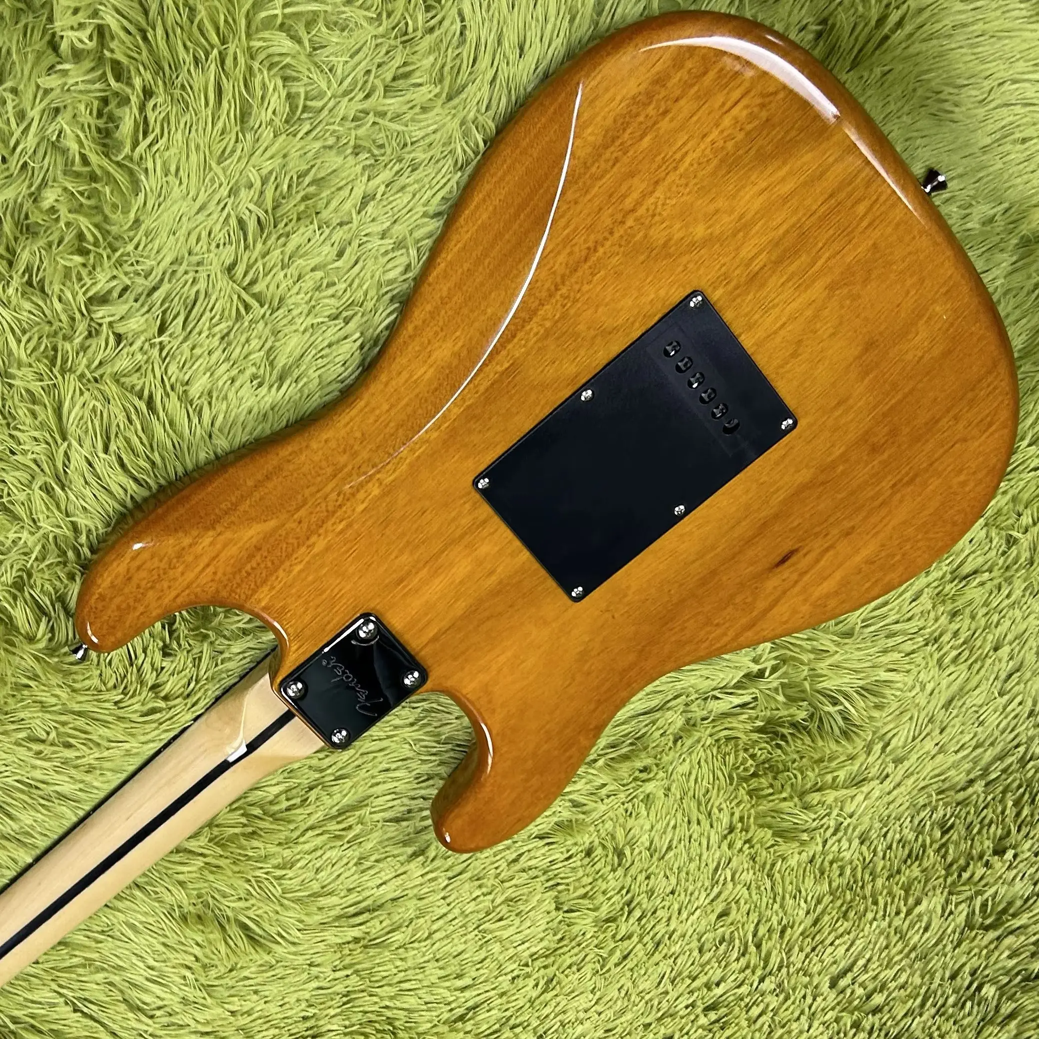 Hot Sale Electric Guitars Mahogany Body 22 Frets Rosewood Fretboard Transparent Yellow Color view 2