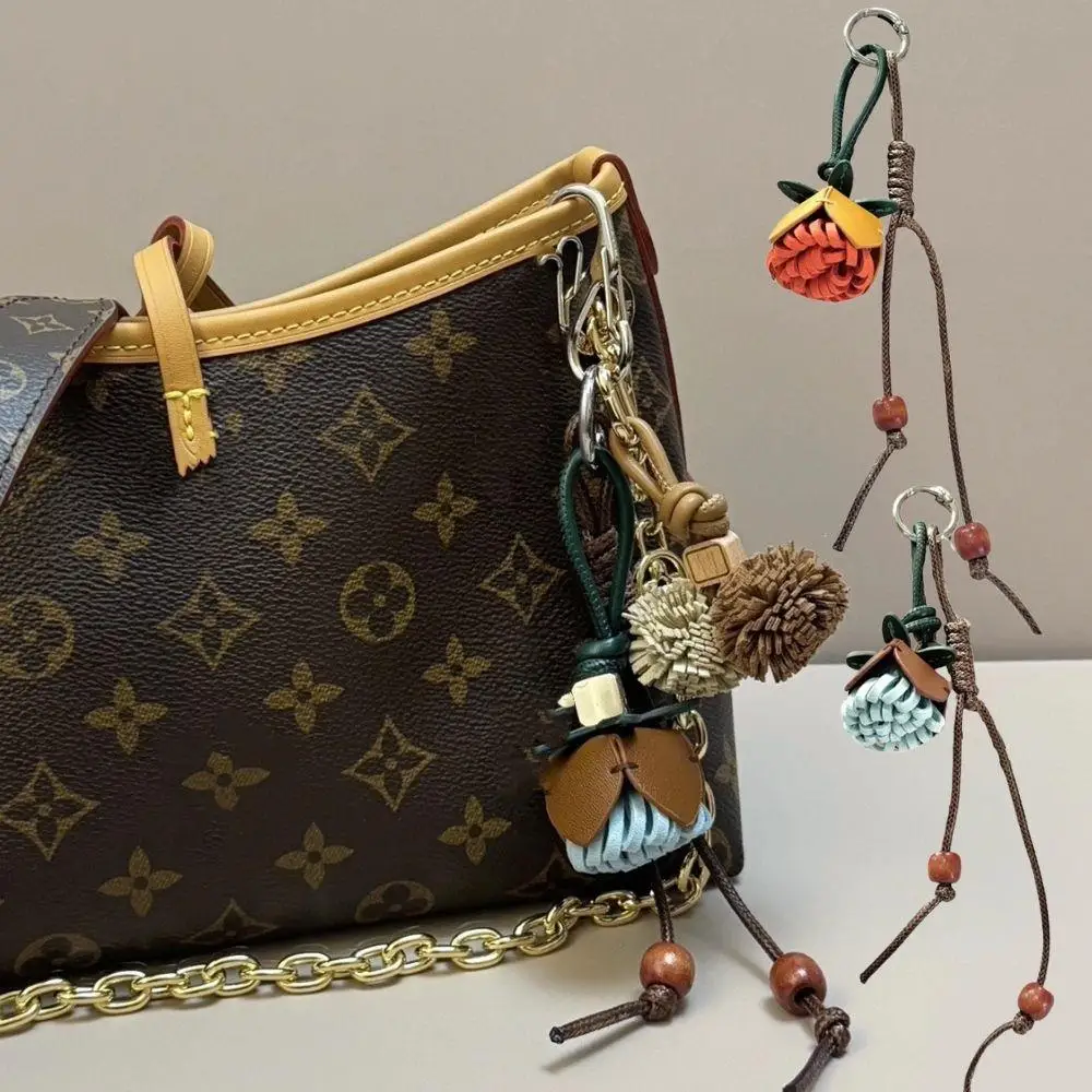 اليدوية حقيبة كلاسيكية قلادة عالية الجودة كوز الصنوبر زهرة حبل مضفر المفاتيح النساء Y2k شرابة الكرة قلادة مجوهرات الديكور