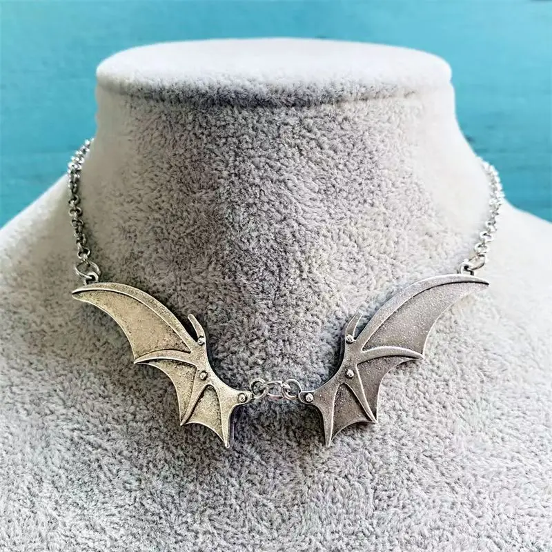 QQ Halloween Goth Rock Collar  Punk Personality Vampire Bat Wing Pendant Necklace Jewelry Accessories Vintage Christmas Witchy
