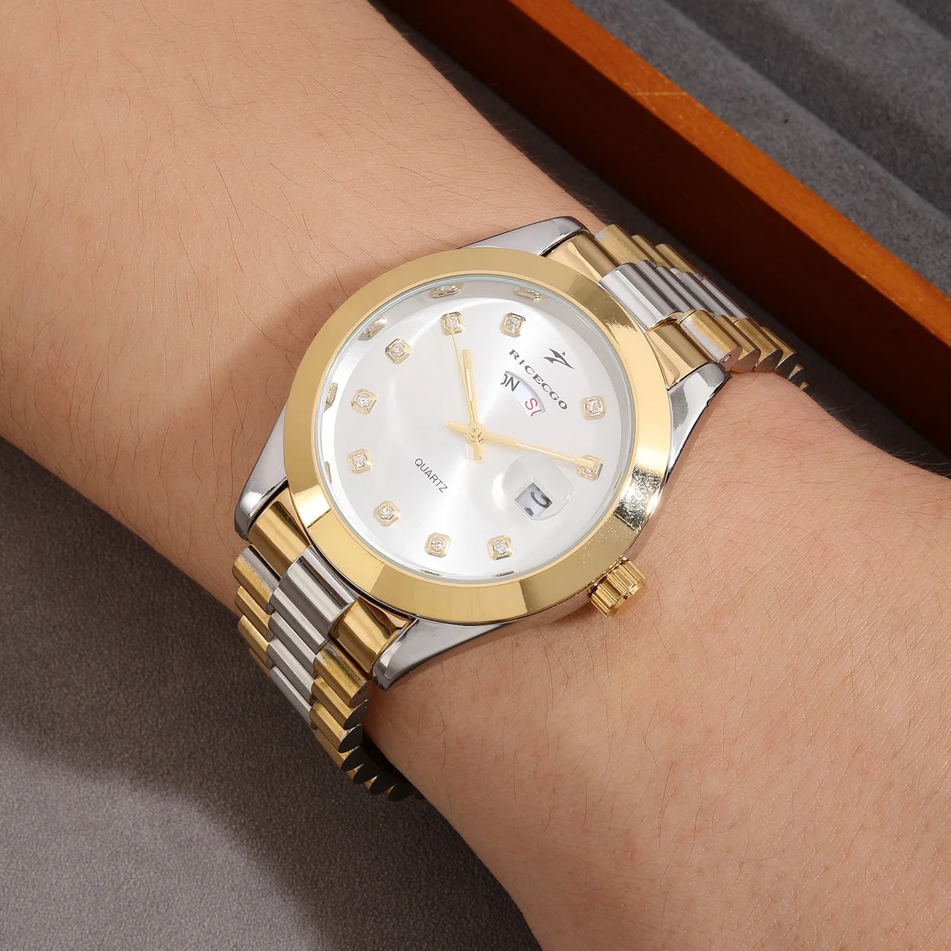 Stainless Steel Mens Watches Luxury Clock Business Vintage Wrist Watch Classic Casual Quartz Movement Couple Wristwatch
